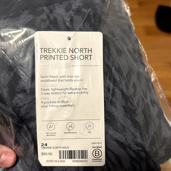 Athleta Trekkie North Printed Shorts + Size 26 NVLX THEY WERE PURCHASED IN ERROR - Picture 5 of 6